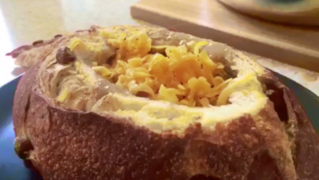 Te compartimos la receta de una rica sopa de cerveza con 3 quesos