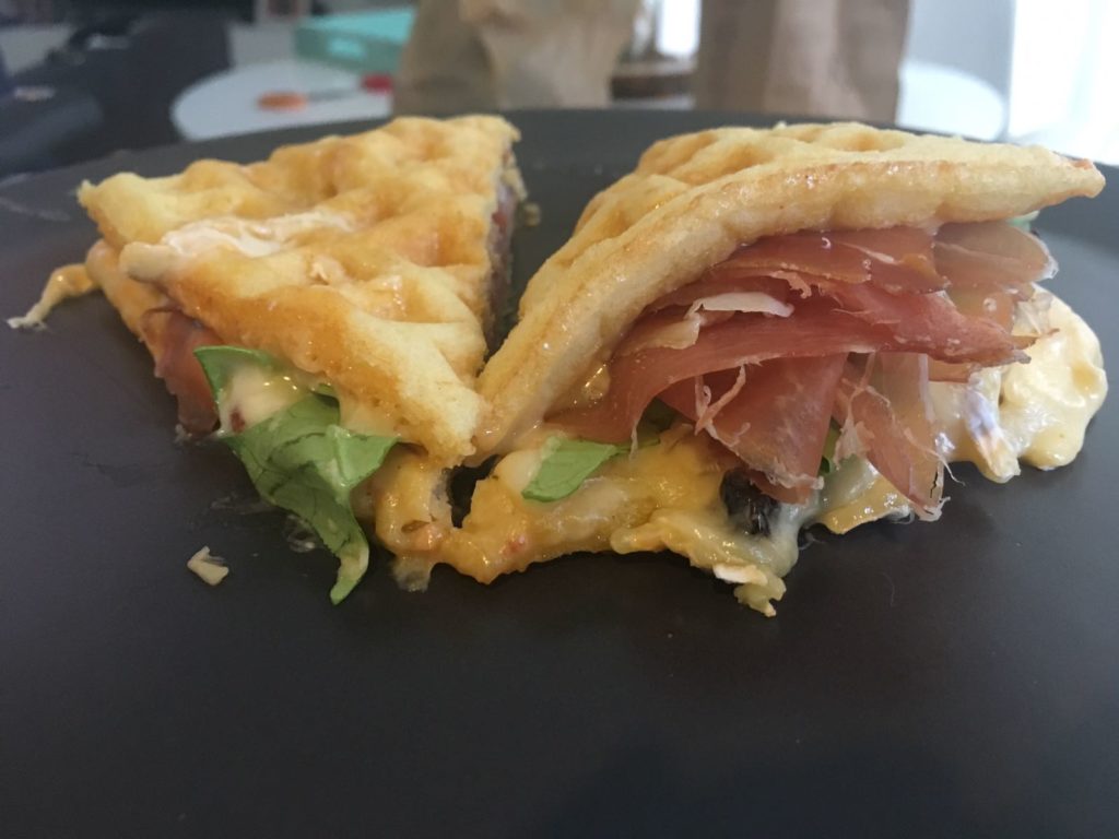 Preparamos unos grilled cheese de waffles y nos quedaron más ricos de lo que pensábamos