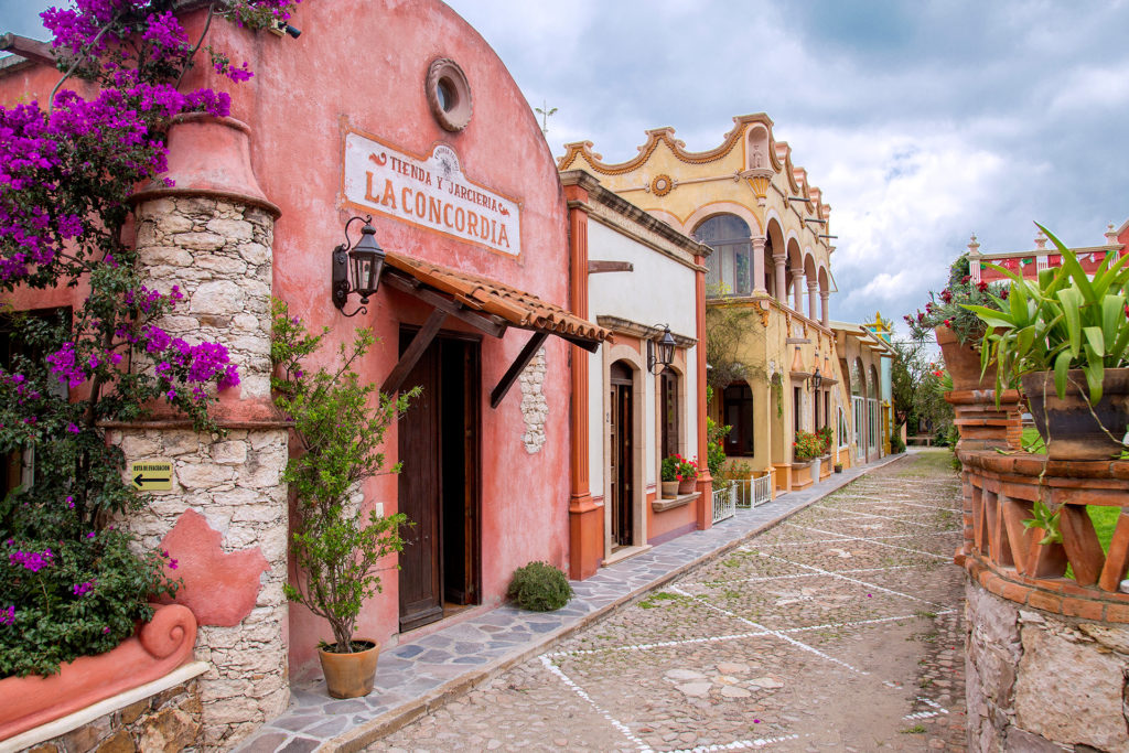 El hotel de Peña de Bernal que emula un pintoresco pueblito mexicano