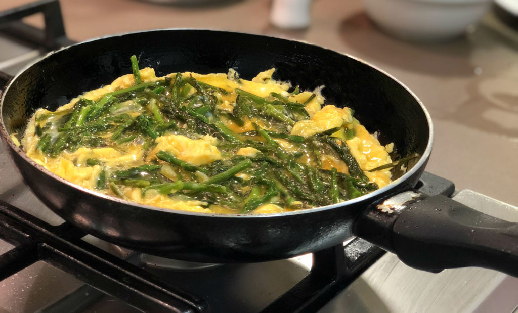 Te compartimos la receta de una tortilla española de espárragos