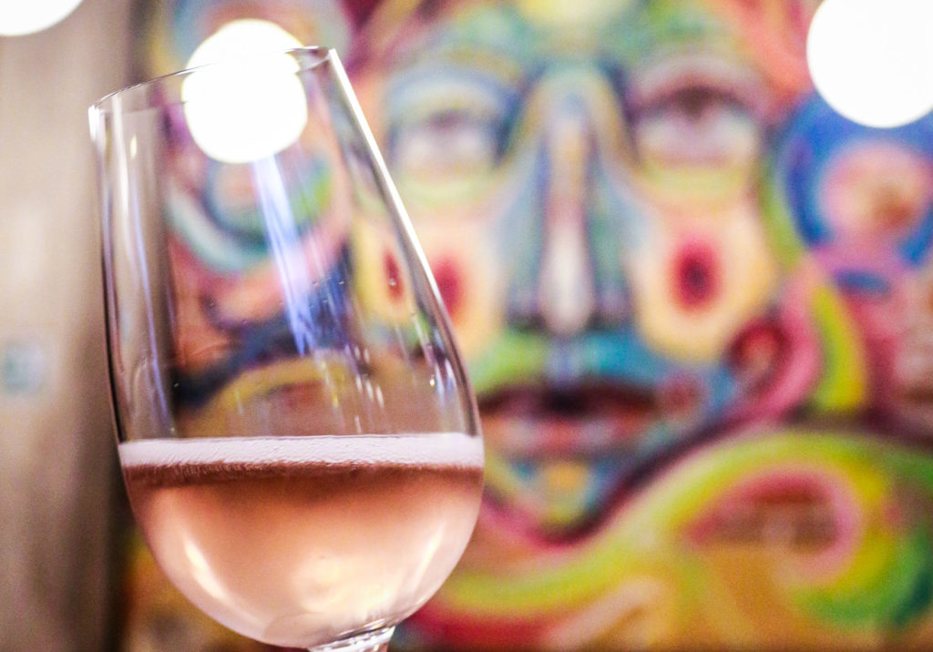 Te decimos por qué este vino artesanal mexicano está dando mucho de qué hablar