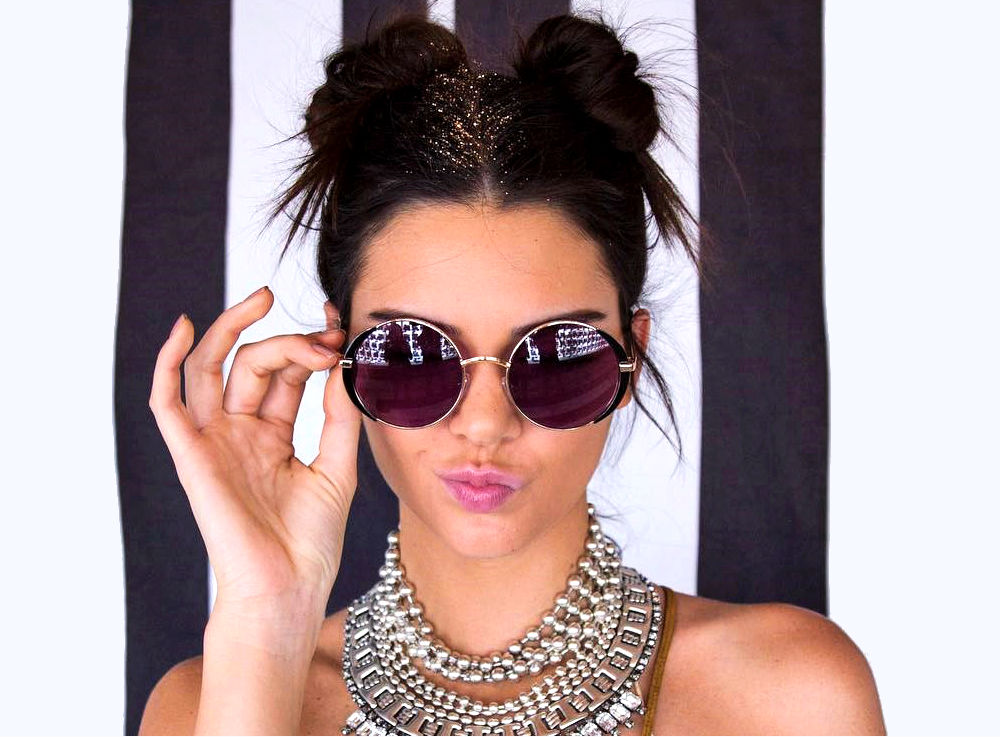 5 recogidos rápidos para no verte despeinada en la playa