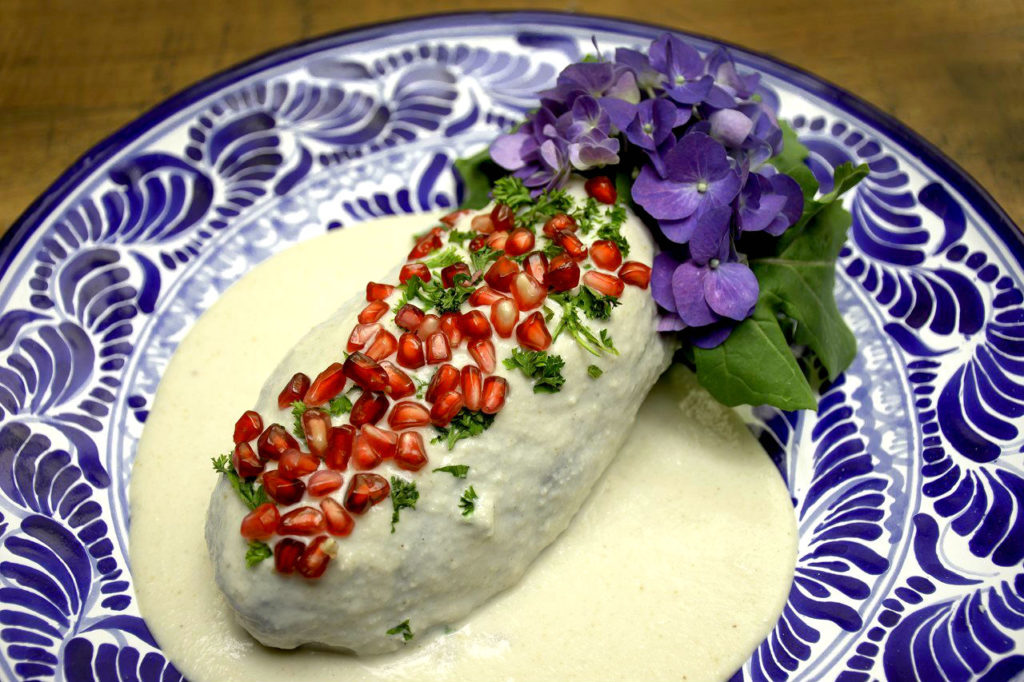 Angelopolitano: sabores de Puebla, tradición, innovación y chiles en nogada