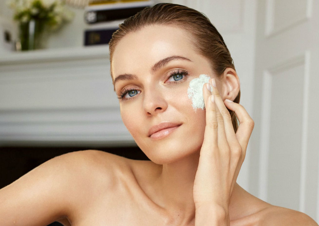 5 cosméticos antiedad en los que toda mujer debe considerar invertir