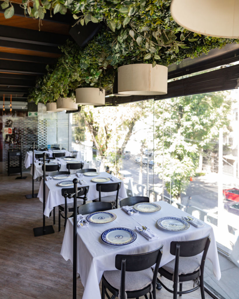 Una terraza en Masaryk para comer platillos mexicanos, tomar coctéles y tener una experiencia con la música que tú quieras escuchar.