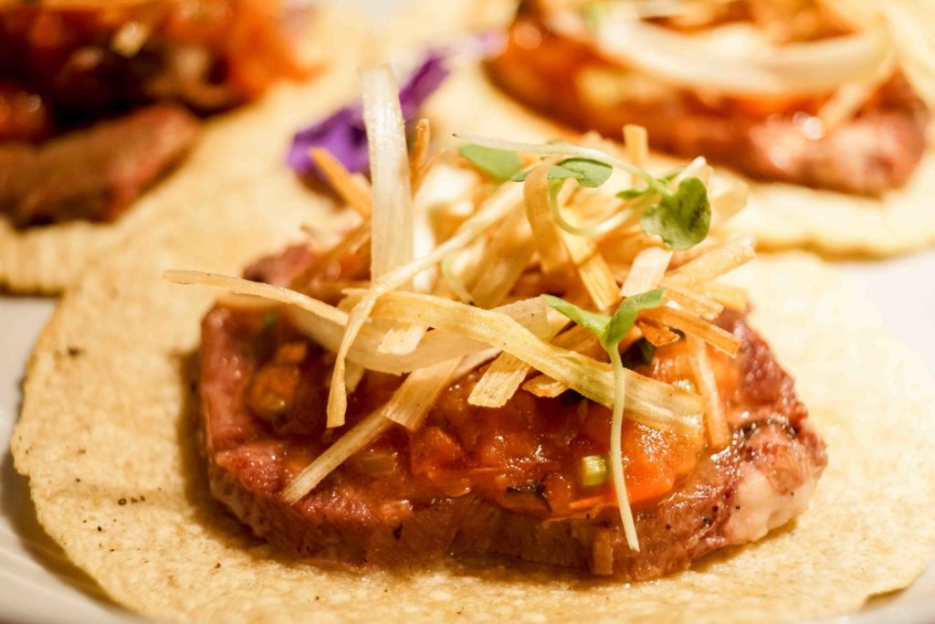 Comal de Piedra: un lugar (en la Roma) para comer rico y tomar buen vino