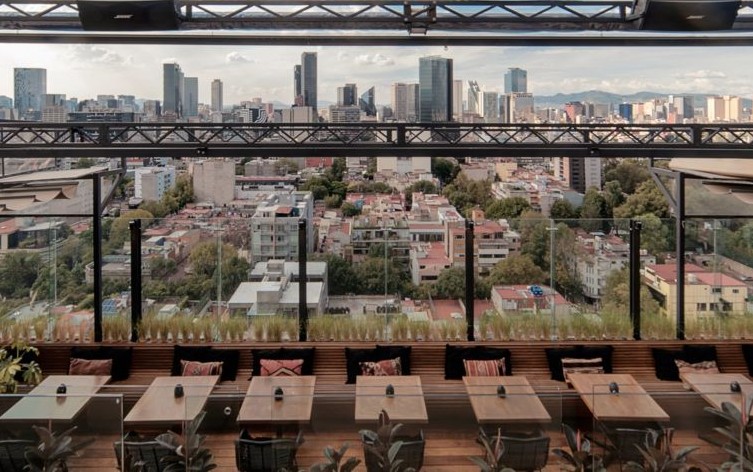 7 bares para ‘enfiestar’ con la mejor vista de la CDMX y deliciosos ‘drinks’