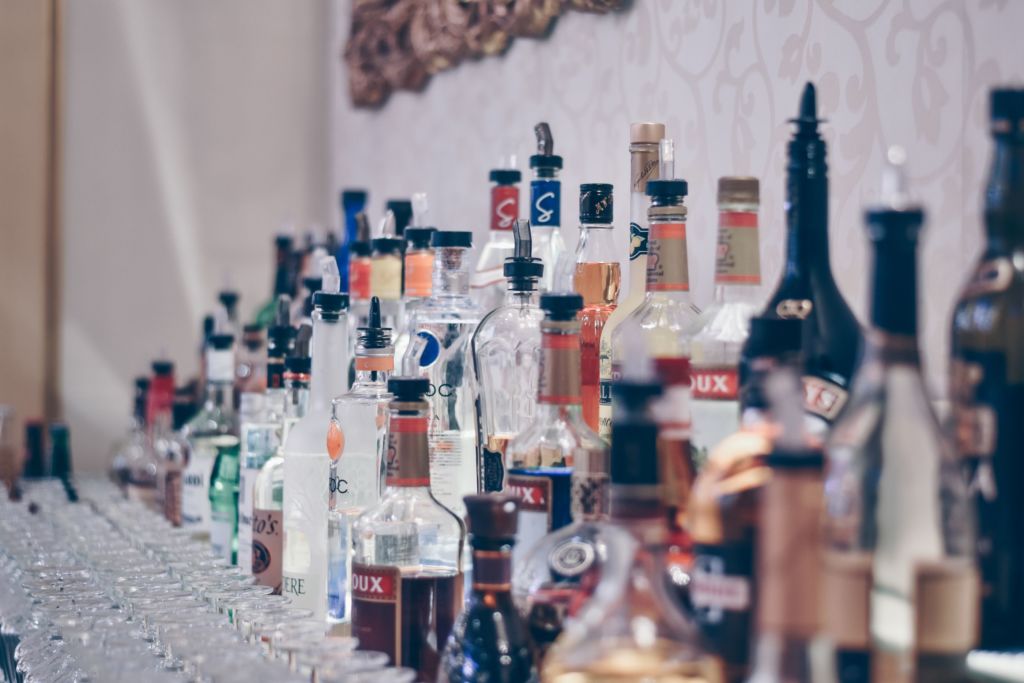 5 botellas que no pueden faltar en la cava en casa perfecta