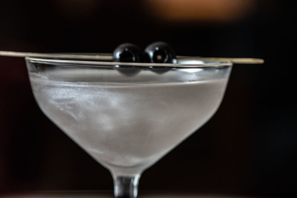 Te enseñamos a preparar un Galaxi Martini, el cóctel especial para ver las estrellas