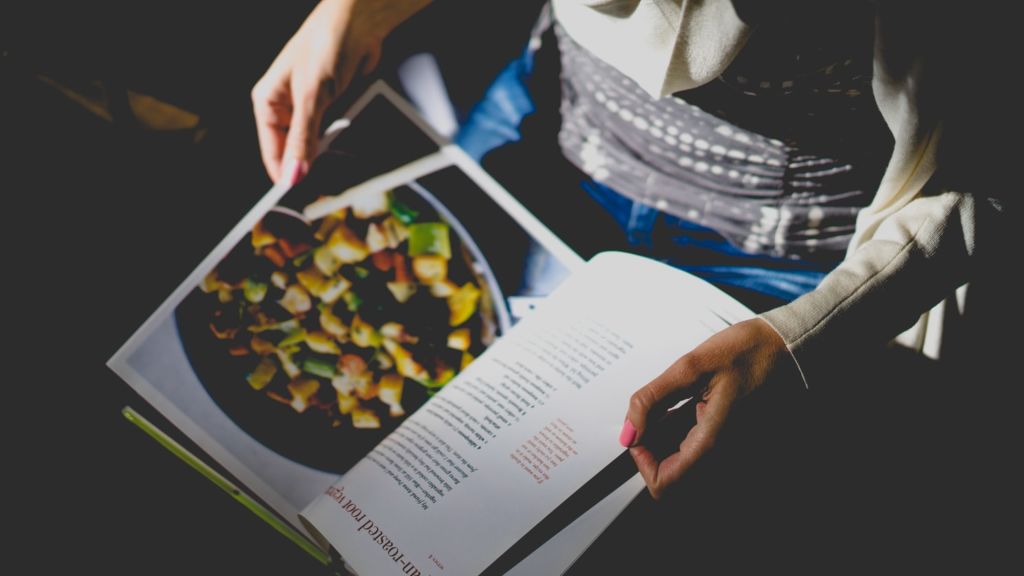 5 libros que tienen que estar en los estantes de todo ‘foodie’