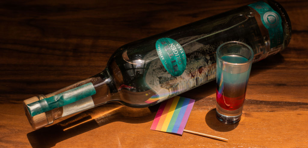 Dos recetas de ‘drinks’ muy coloridos para celebrar el Día Internacional de Orgullo LGBT