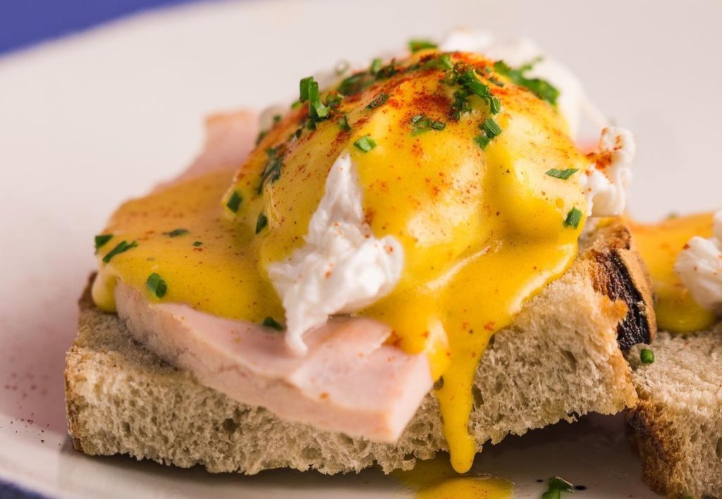 Lo mejores lugares para desayunar huevos benedictinos en la CDMX