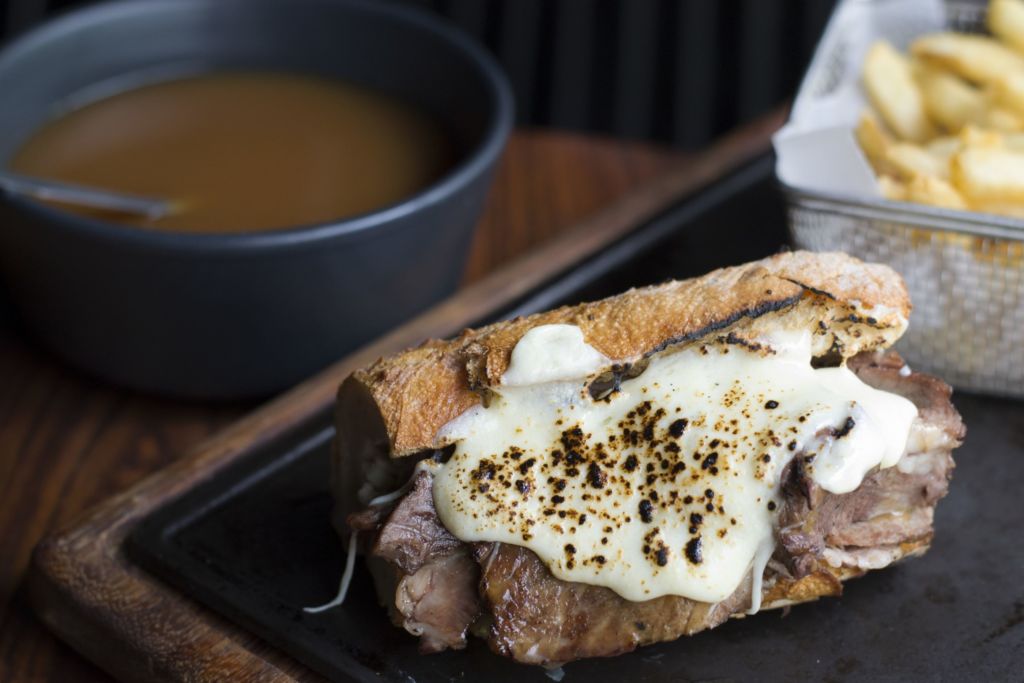 Brasa-fina-dark-kitchen