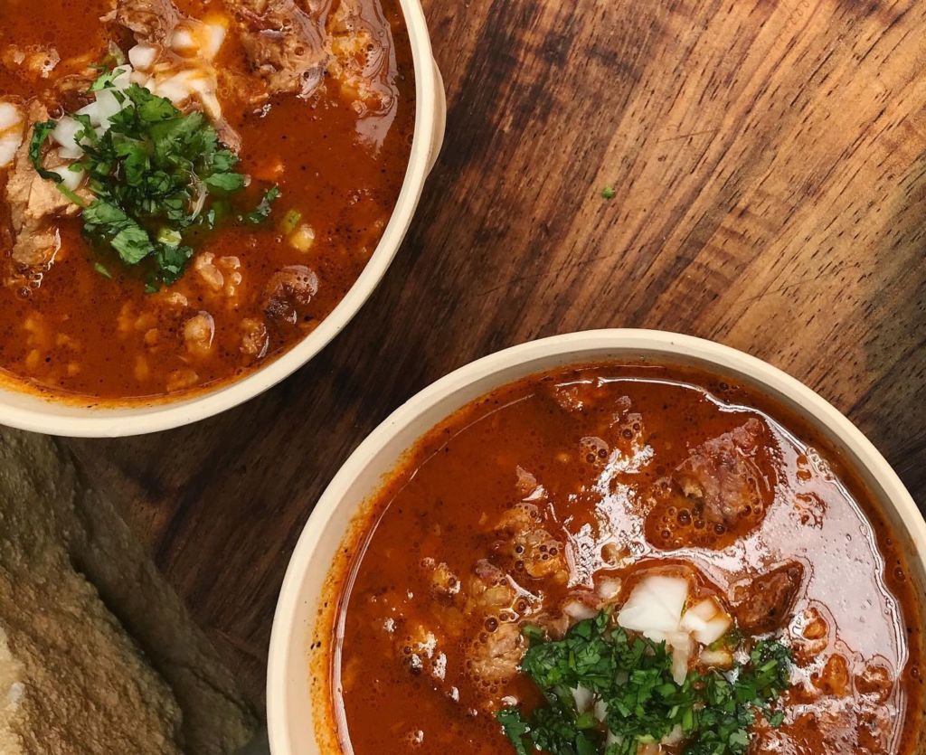 All Wood: brunch con birria y pulled pork en un ‘rinconcito’ secreto de la Roma