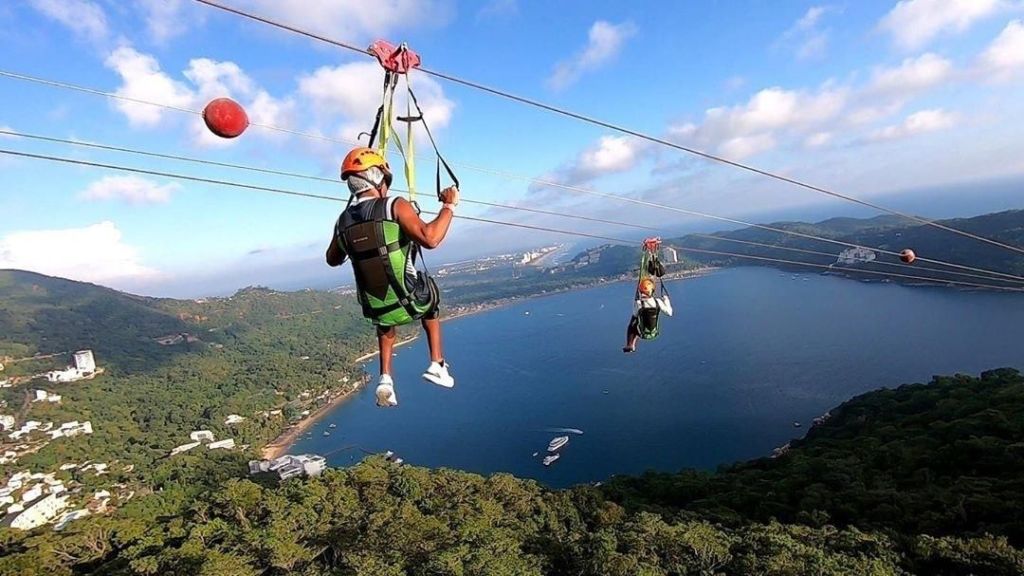 La tirolesa más larga del mundo sobre el mar está en Acapulco y tiene hermosas vistas al Pacífico mexicano