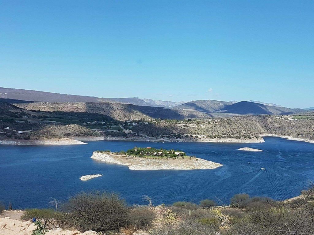 Esta isla secreta está a menos de tres horas de CDMX (y tiene cabañas para hospedarte ahí)