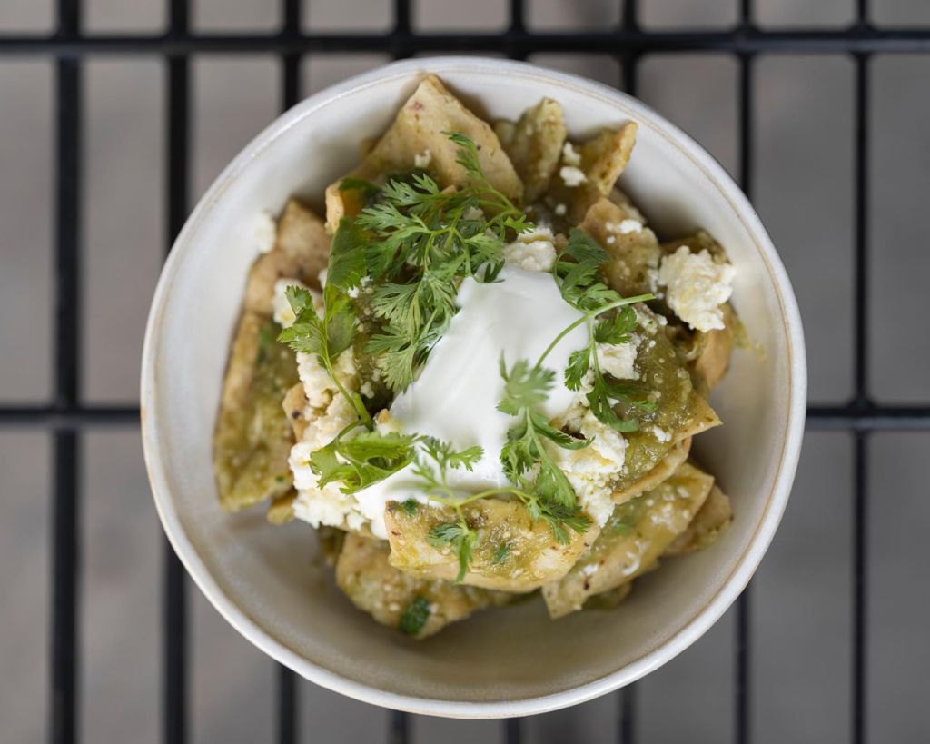 7 ‘spots’ que llevan ricos chilaquiles a domicilio en la CDMX (llegan muy crujientes)