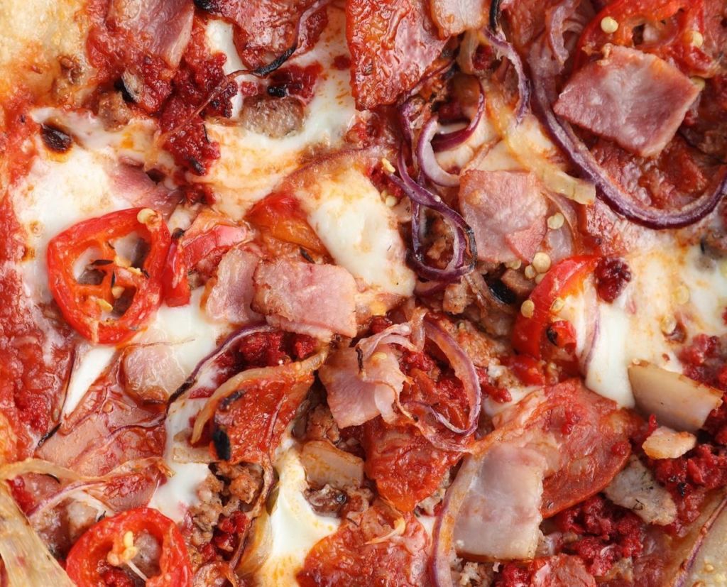 7 pizzas perfectas para ‘meat lovers’ en la CDMX (embutidos, carne y mucho sabor)