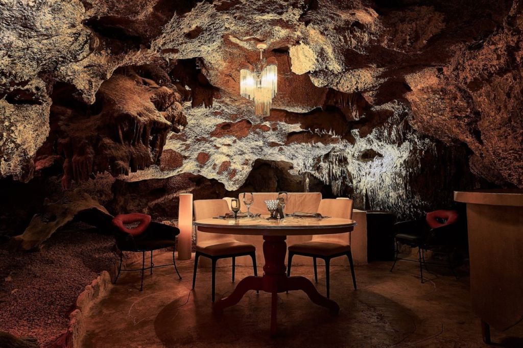 Descubre el (romántico) restaurante que se esconde dentro de una caverna en la Riviera Maya