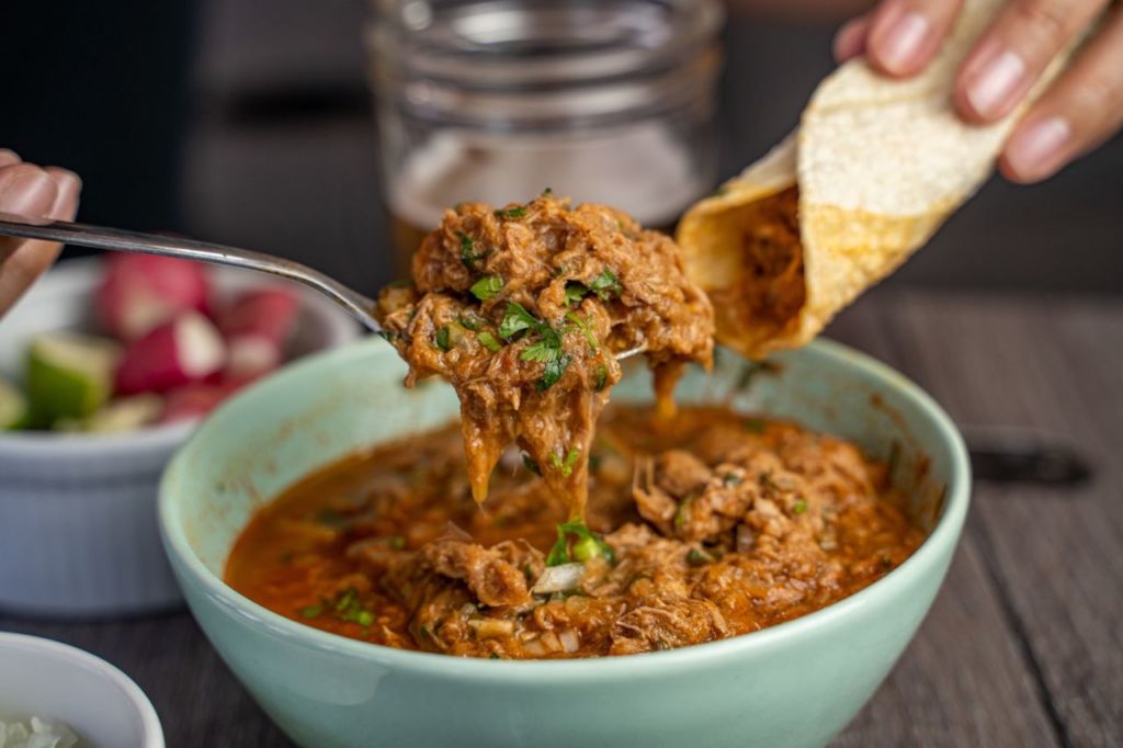 ¿Necesitas remedio para la cruda? 8 sitios donde comerás una deliciosa birria en la CDMX