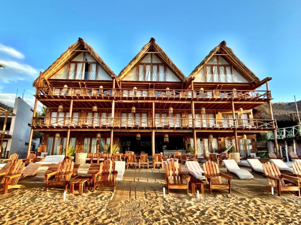 Naked Zipolite: el hotel donde la ropa es opcional y las habitaciones se funden con la Costa Oaxaqueña