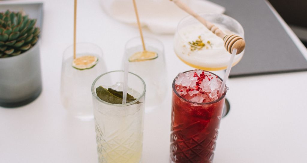 5 recetas de cocteles perfectos para celebrar el 15 de septiembre en casa