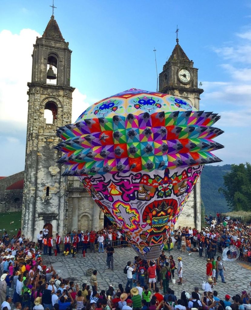 Zozocolco: el Pueblo Mágico con enormes globos de papel y la cascada más misteriosa