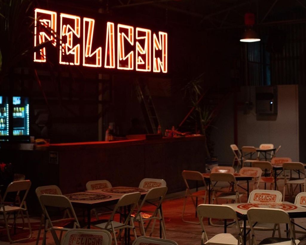 Esta bodega oculta en Santa María la Ribera será tu lugar favorito para chelear (y comer deliciosas carnes ahumadas)
