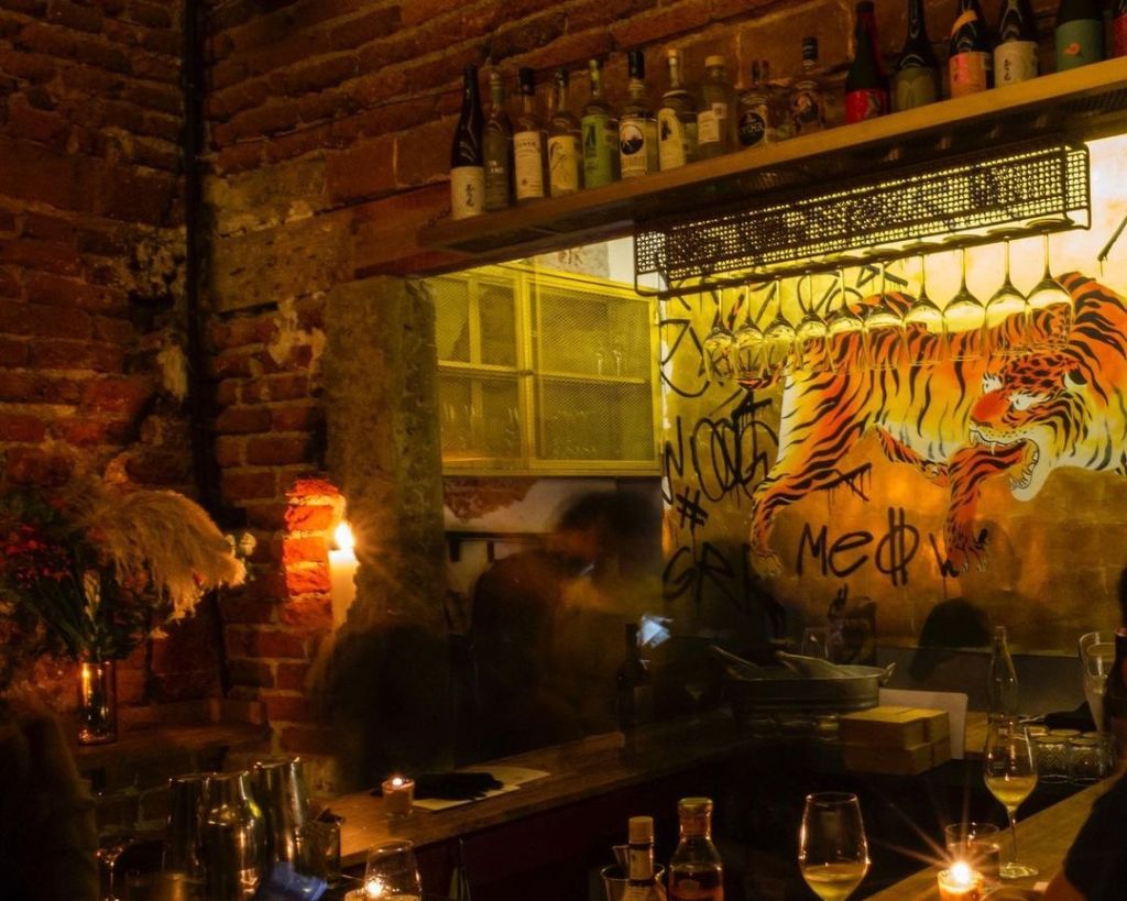 Meow: el nuevo ‘spot’ secreto de la Roma (sake, mezcal y platillos asiáticos para compartir)