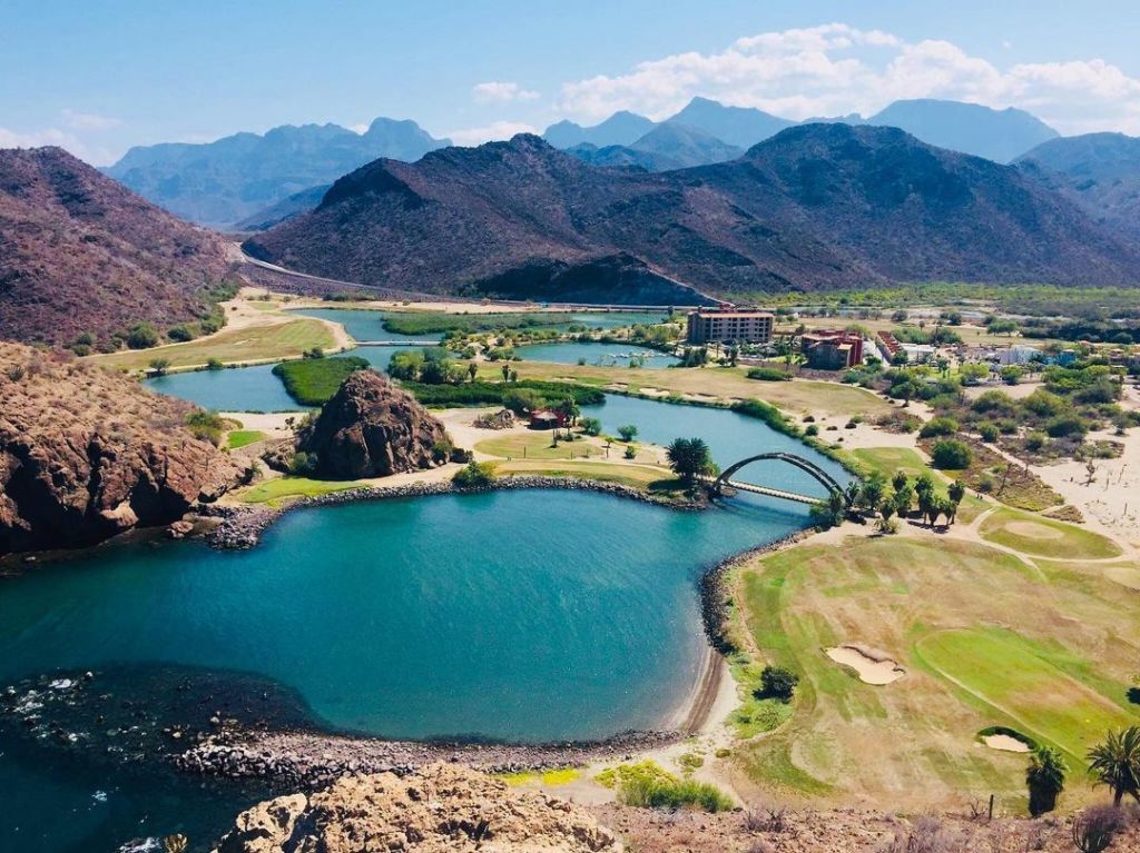 Nopoló: Un paraíso de escenarios montañosos y encanto local en Baja California Sur