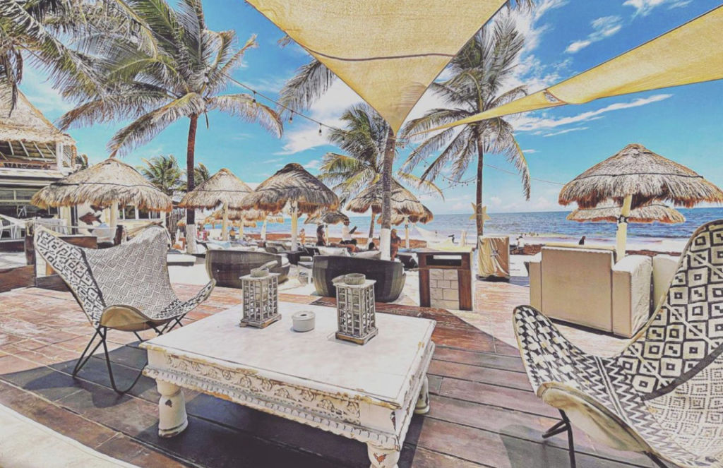 Villa Las Estrellas: El hotel de ambiente selvático y cabañitas románticas en Tulum (¡Tiene hamacas y jacuzzi con vista al mar!)