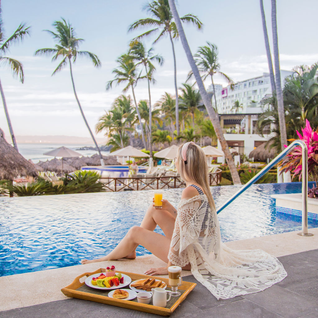 Este hotel en Puerto Vallarta tiene cinco infinity pools y un concepto innovador de swim up rooms