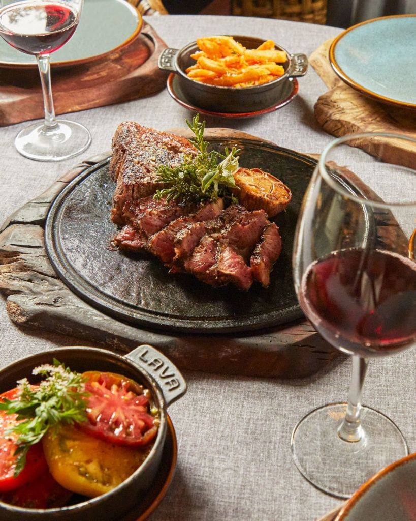 Cachava: ambiente cool, buenos tragos y los mejores cortes de carne para disfrutar en las Lomas