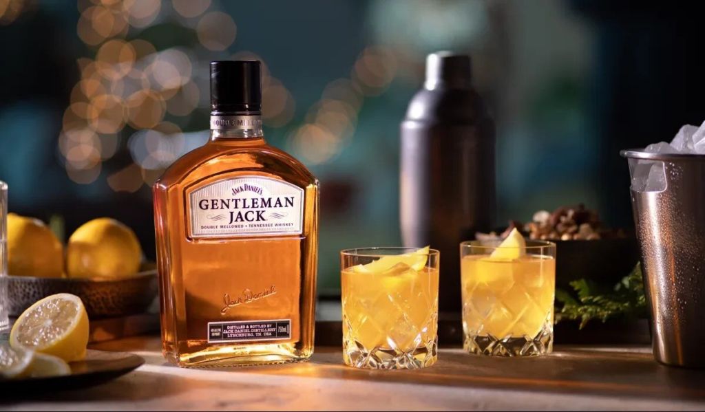 5 cócteles con whiskey que amarás esta primavera 