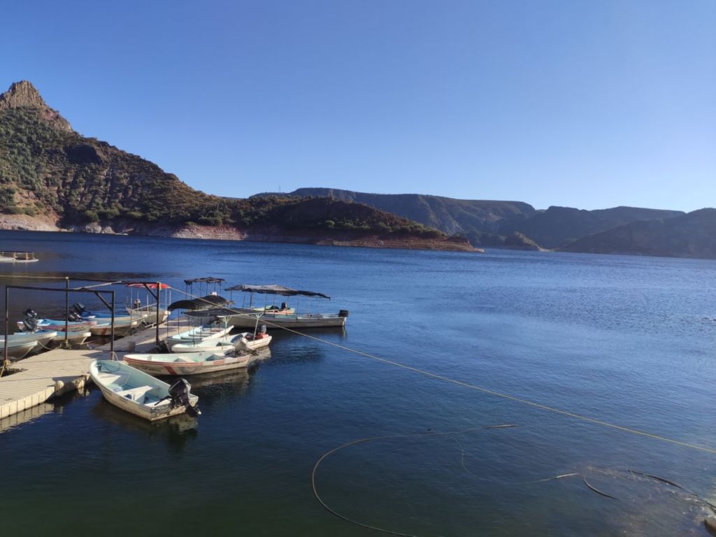 En estas cabañas tendrás la escapadita más romántica en una isla privada (y una hermosa vista a la Presa de Zimapán)