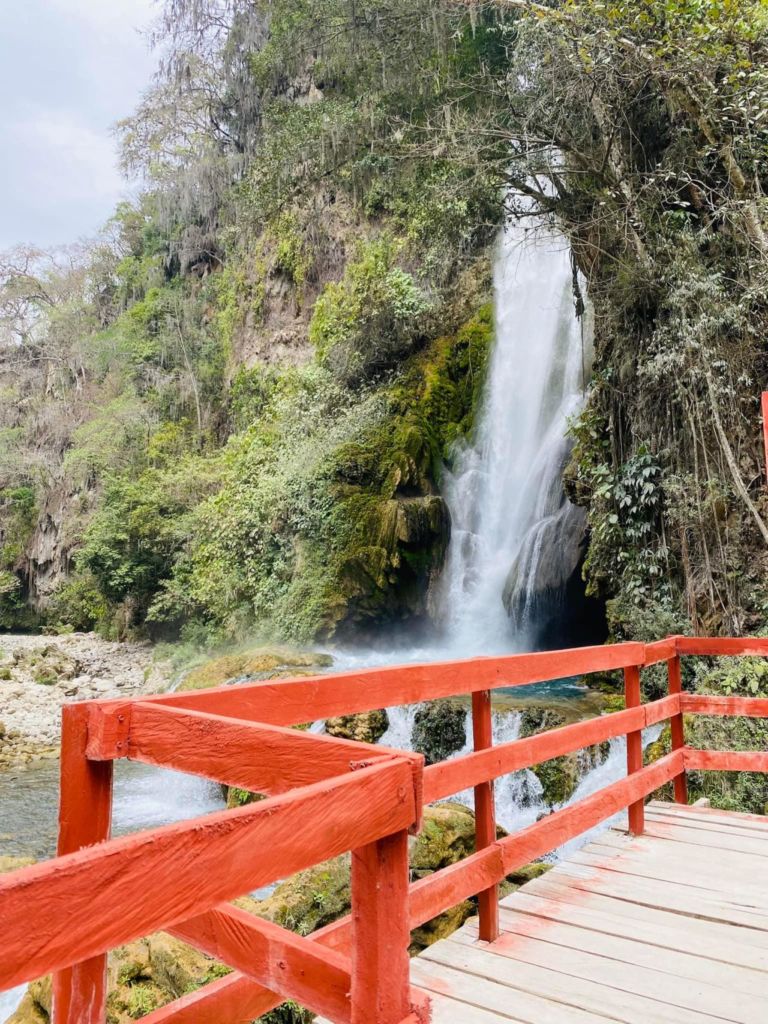 cascada-el-aguacate