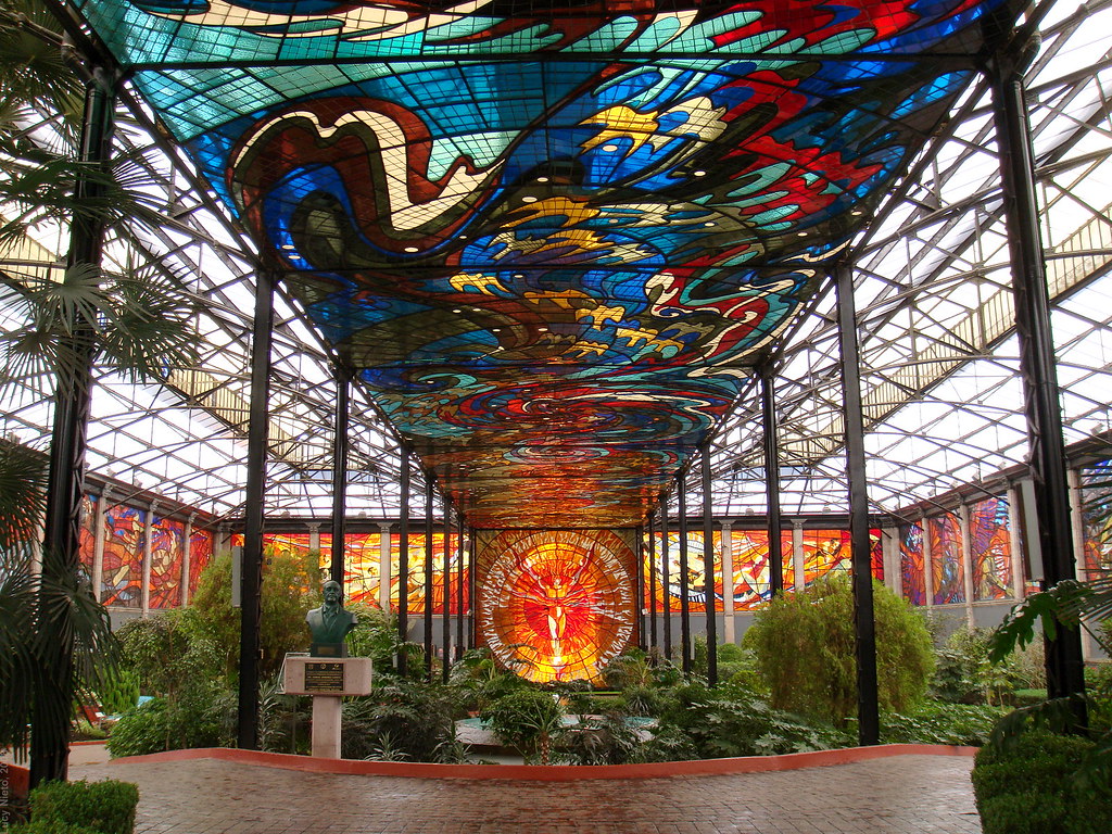 El Jardín Botánico de Toluca cuenta el vitral más grande del mundo (y el museo vivo más bonito cerca de la CDMX)