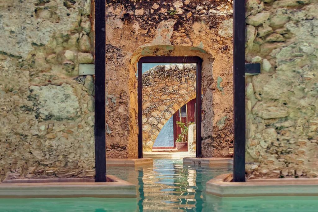 Este hotel de Campeche tiene una alberca rodeada de murallas antiguas (tendrás las fotos más espectaculares)