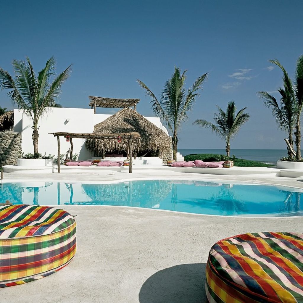 Azúcar, un hotel boutique con bungalows blancos frente al mar (a menos de 5 horas de la CDMX)