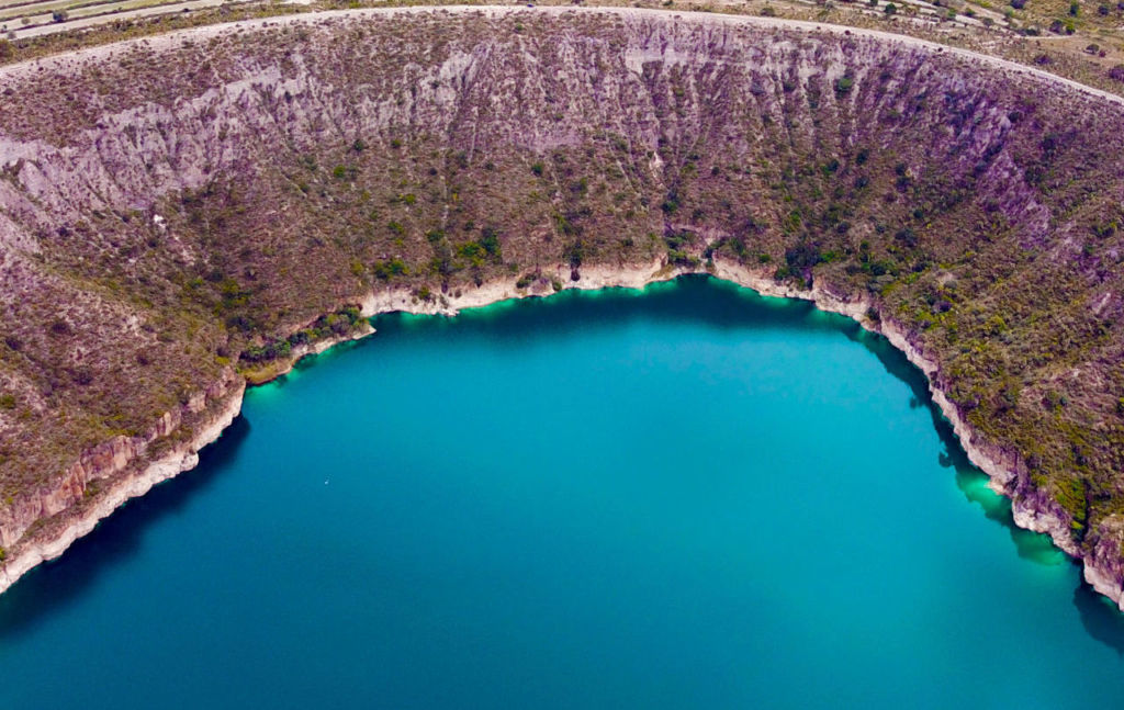 Esta laguna volcánica en Puebla cuenta con increíbles aguas turquesas que cambian de color (a 3 hrs de la CDMX)
