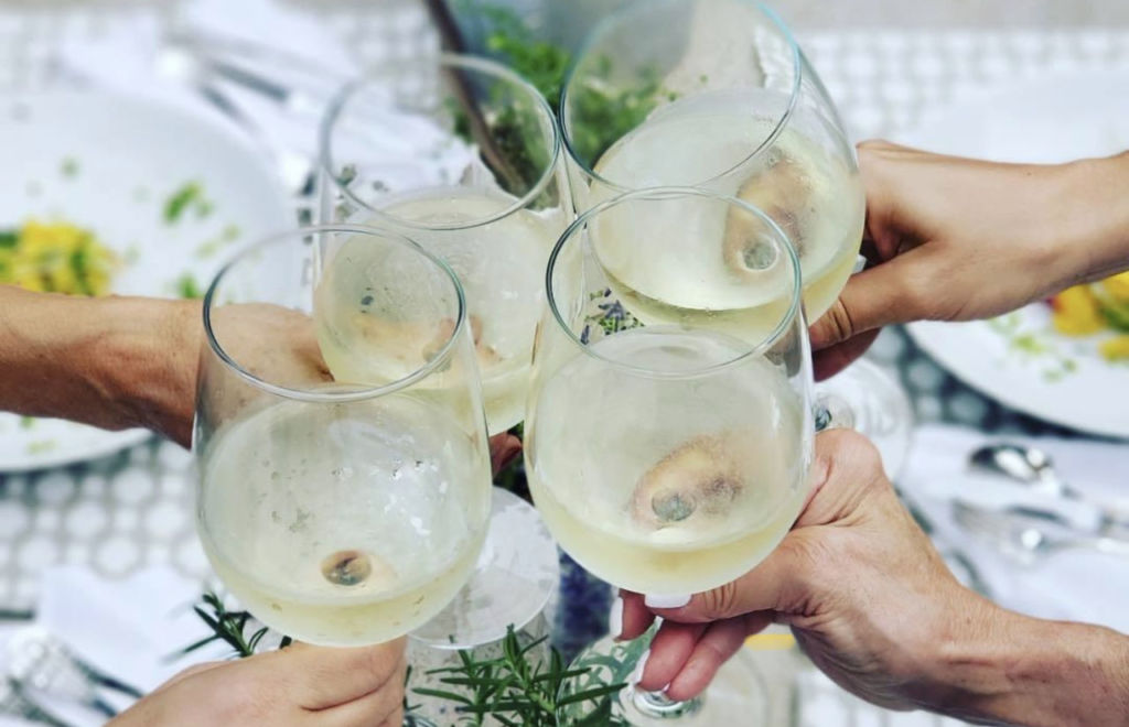 ¿Conoces el vino verde? Aquí te decimos de qué se trata