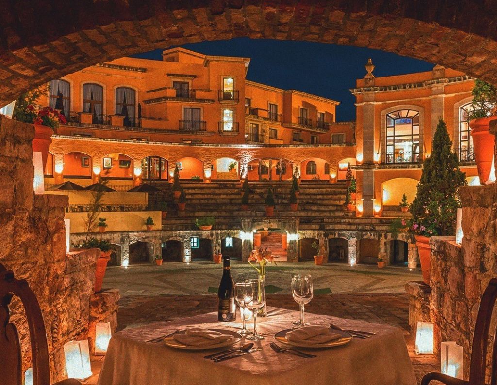 Conoce el hotel dentro de una plaza de toros del siglo XIX