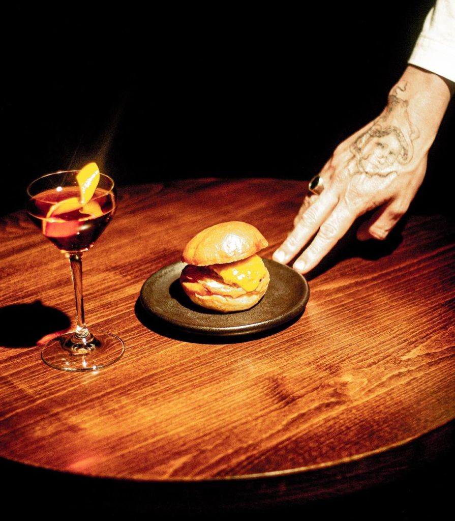 686 bar: el misterioso bar oculto donde disfrutar martinis y sliders en la Roma