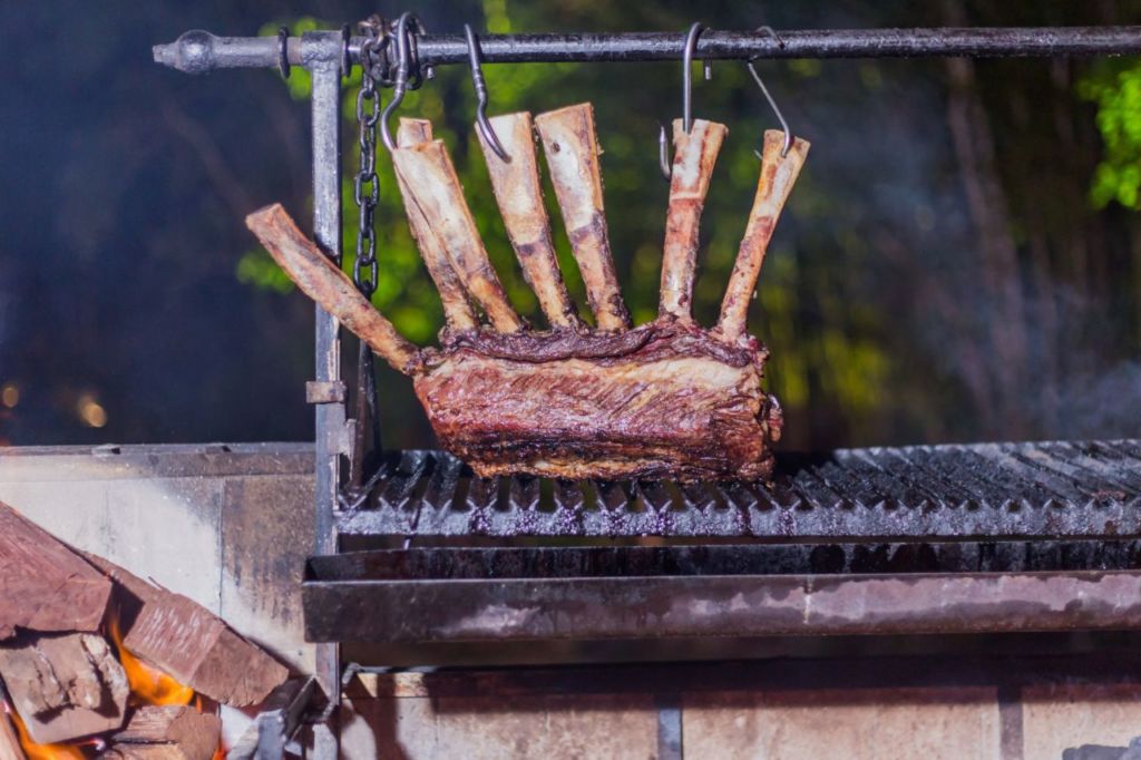 Te contamos todo sobre el festival de carne más exclusivo en la Riviera Maya (350 kilos de carne y estación de puros)