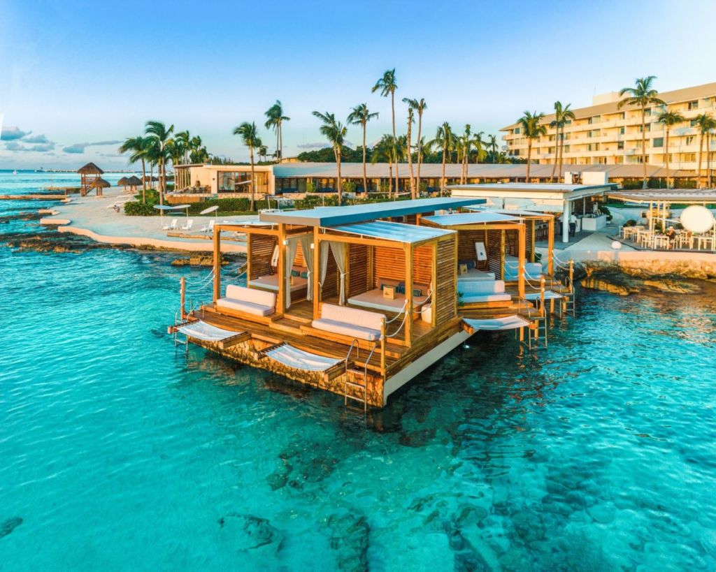 Este hotel tiene unas cabañas frente al mar de Cozumel que te harán sentir en el cielo ¡Conócelo!
