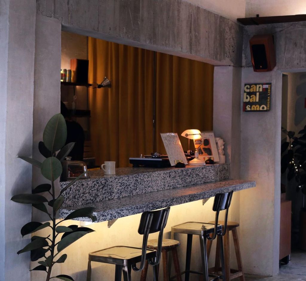 HULE: una cafetería con cava de vinilos y barra de especialidad en la Condesa