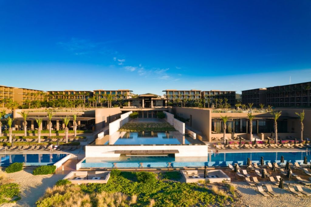 En esta infinity pool con vista al mar de Cortés se pueden ver las ballenas al atardecer&nbsp;