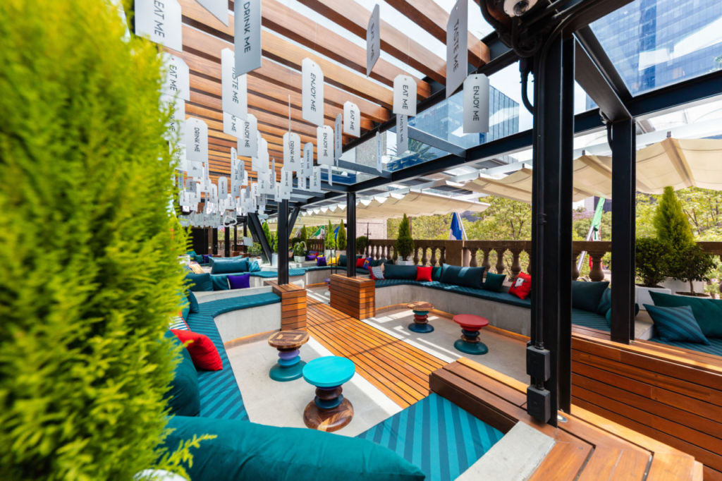 Unbirthday: el pop-up de la CDMX con drinks inspirados Alicia en el País de las Maravillas