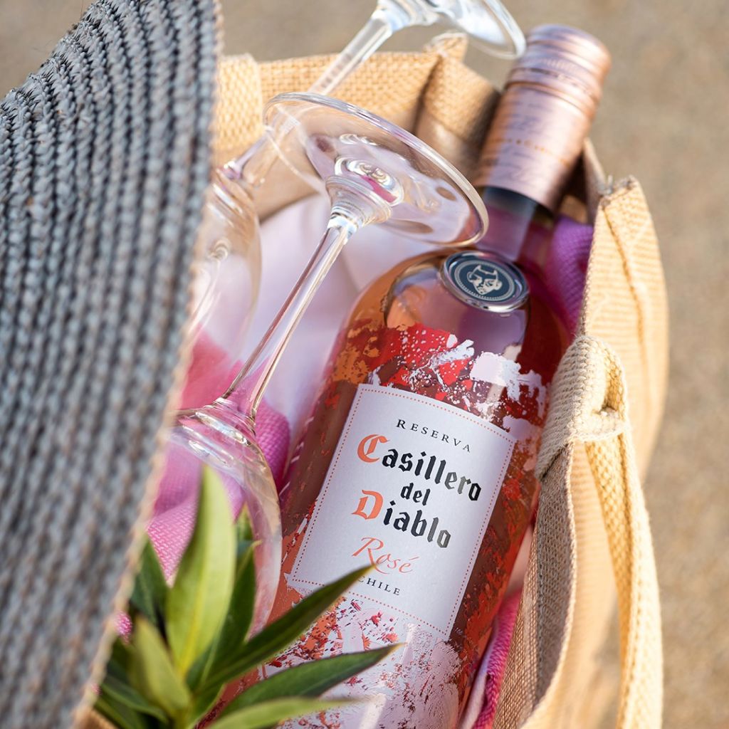 5 vinos refrescantes y fáciles de maridar para que lleves a tu próximo picnic
