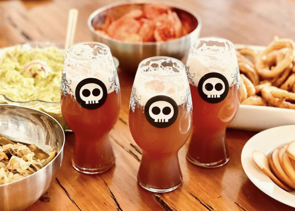 Te decimos cuáles son las seis cervezas perfectas para acompañar tus mariscos